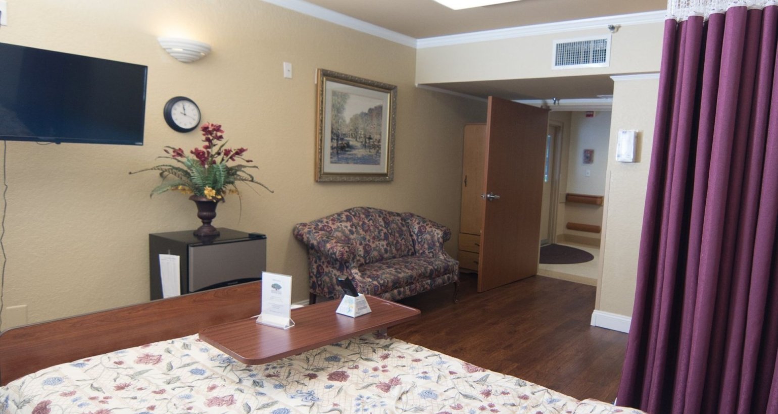 Bedroom in Brooksville healthcare center
